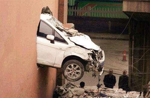 国产迷你汽车车祸现场视频,国产迷你车车祸现场惊心动魄